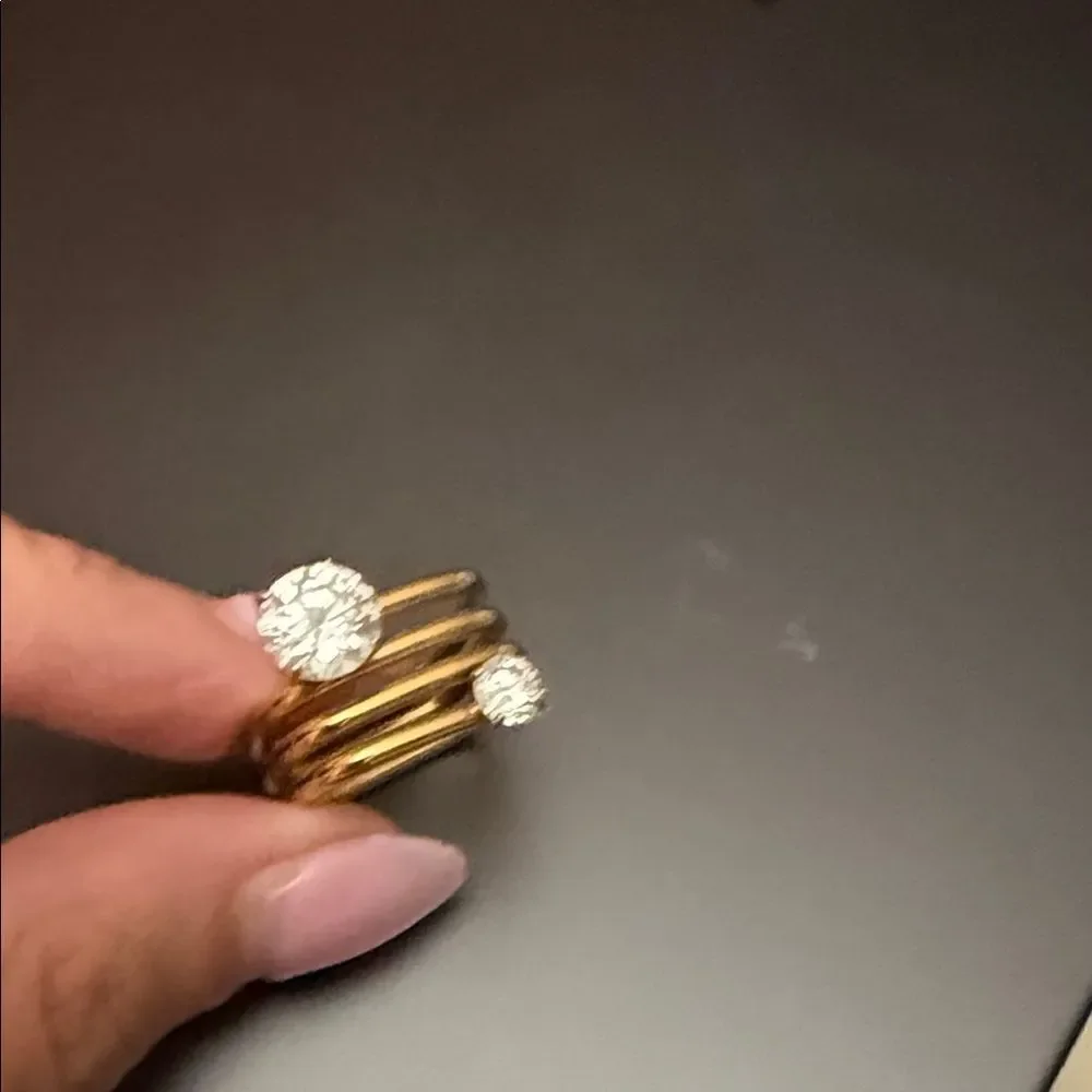Elegant Gold Ring with Clear Stones - Costume Jewelry Ring - LIKE NEW - Picture 2 of 6